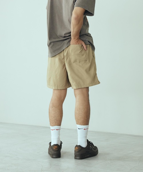 NIKE（ナイキ）の「ナイキ クラブ メンズ ウーブン フロー ショートパンツ / Nike Club Men's Woven Flow Shorts FN3308-297 Parachute Beige（その他パンツ・メンズ・ベージュ・M/XL/S/L/2XL）」の4枚目の写真