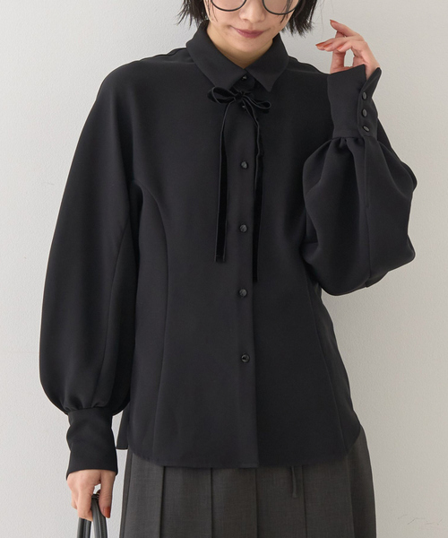 Rouge vif(ルージュヴィフ)の「リボン付きブラウス(シャツ/ブラウス・レディース・ブラック/アイボリー・フリー)」の1枚目の写真