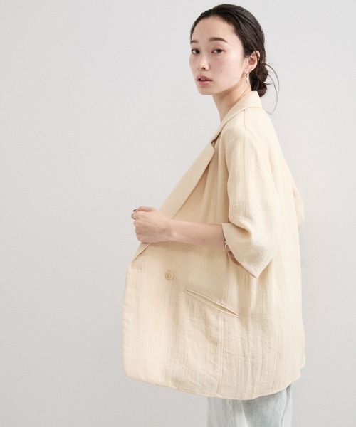 le cercle ADAM ET ROPE'(ルセルクルアダムエロペ)の「麻調ダブル半袖ジャケット(テーラードジャケット・レディース・ブラック/キナリ/ライトグレー・FREE)」の2枚目の写真