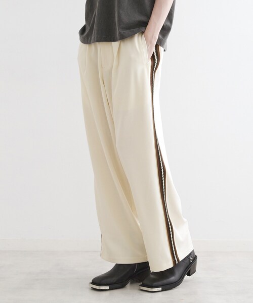 tk.TAKEO KIKUCHI（ティーケータケオキクチ）の「ラインスラックス（その他パンツ・メンズ・オフホワイト/ダークブラウン・02/03）」の4枚目の写真