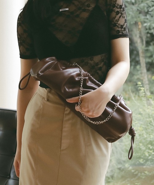 EIMY ISTOIRE(エイミーイストワール)の「ソフトギャザードローストリングバッグ(ショルダーバッグ・レディース・ベージュ/ブラウン/ブラック・F)」の6枚目の写真