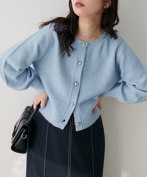 natural couture（ナチュラルクチュール）の「【ZOZO限定】ころりん釦クルーネックカーデ（カーディガン/ボレロ・レディース・ボルドー/ピンク/ネイビー/モカ/ブラック/サックスブルー/グレー/オフホワイト・FREE）」の6枚目の写真