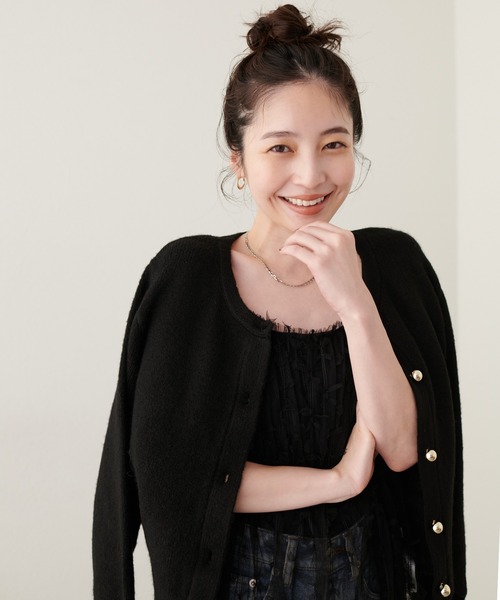 natural couture（ナチュラルクチュール）の「【ZOZO限定】ころりん釦クルーネックカーデ（カーディガン/ボレロ・レディース・ボルドー/ピンク/ネイビー/モカ/ブラック/サックスブルー/グレー/オフホワイト・FREE）」の2枚目の写真