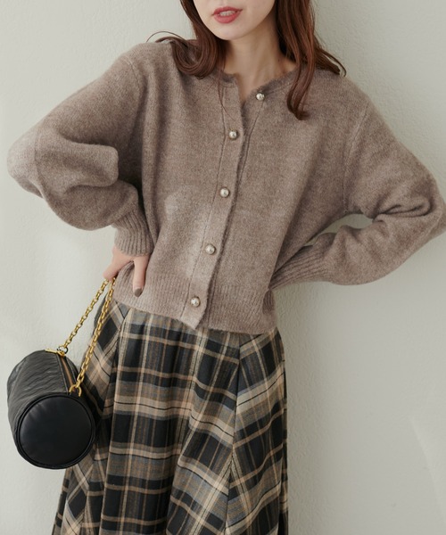 natural couture（ナチュラルクチュール）の「【ZOZO限定】ころりん釦クルーネックカーデ（カーディガン/ボレロ・レディース・ボルドー/ピンク/ネイビー/モカ/ブラック/サックスブルー/グレー/オフホワイト・FREE）」の10枚目の写真