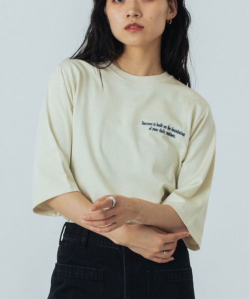 ROSE BUD(ローズバッド)の「(CREOLME)EMBROIDERY H/S TEE(Tシャツ/カットソー・レディース・ネイビー/オフホワイト・ONE SIZE)」の2枚目の写真