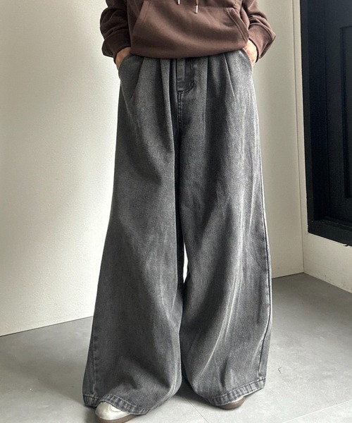 CREARE -LINO-（クレアーレリノ）の「タックワイドデニムパンツ（デニムパンツ・メンズ・ブルー系その他/ブラック系その他2/ブルー系その他2/ブラック系その他・S/M/L）」の3枚目の写真
