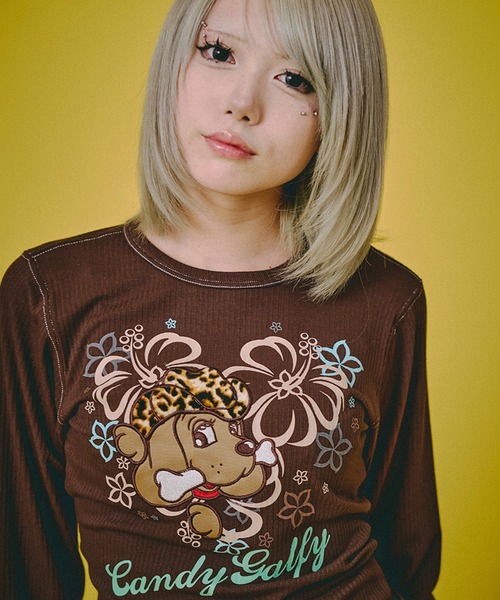 GALFY(ガルフィー)の「【GALFY/ガルフィー】あの頃の憧れT(Tシャツ/カットソー・レディース・カーキ/ブラウン/エメラルド・FREE)」の1枚目の写真