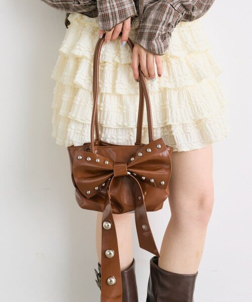 w closet(ダブルクローゼット)の「スタッズリボンショルダーBAG(トートバッグ・レディース・ブラック/ブラウン/レッド・FREE)」の1枚目の写真