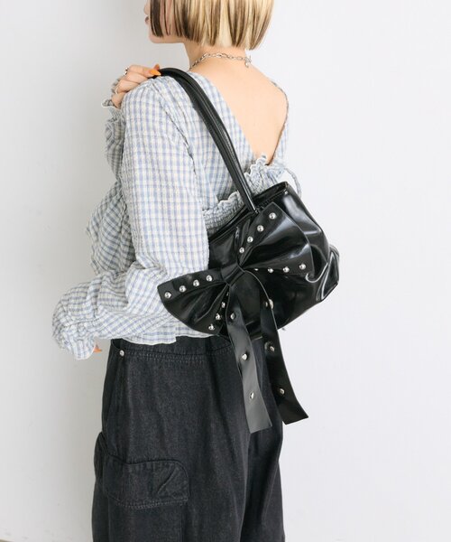 w closet(ダブルクローゼット)の「スタッズリボンショルダーBAG(トートバッグ・レディース・ブラック/ブラウン/レッド・FREE)」の8枚目の写真