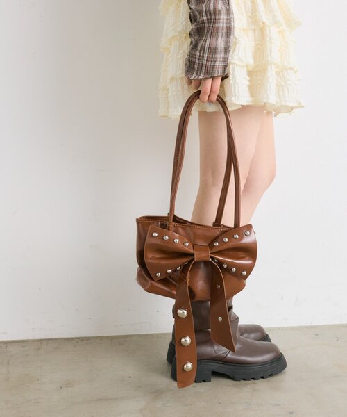 w closet(ダブルクローゼット)の「スタッズリボンショルダーBAG(トートバッグ・レディース・ブラック/ブラウン/レッド・FREE)」の9枚目の写真