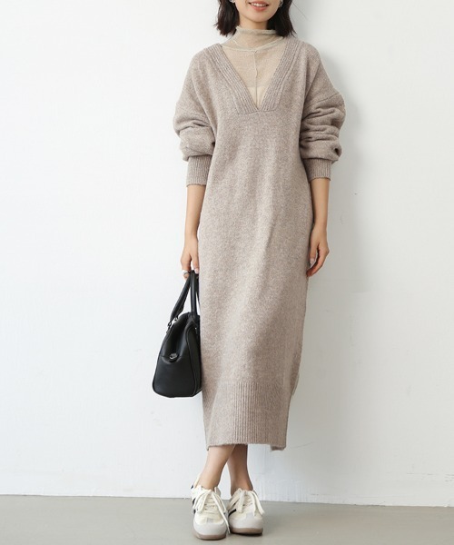ReRe(リリ)の「深Vネックニットワンピース(ワンピース・レディース・チャコール/グレイッシュベージュ/ネイビー/ピンク/ベージュ・FREE)」の4枚目の写真