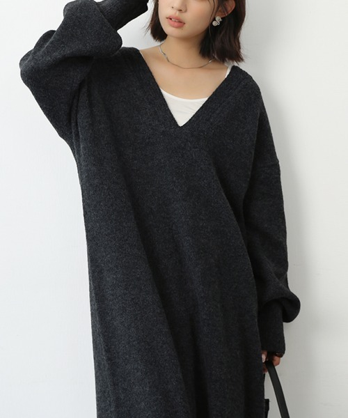 ReRe(リリ)の「深Vネックニットワンピース(ワンピース・レディース・チャコール/グレイッシュベージュ/ネイビー/ピンク/ベージュ・FREE)」の7枚目の写真