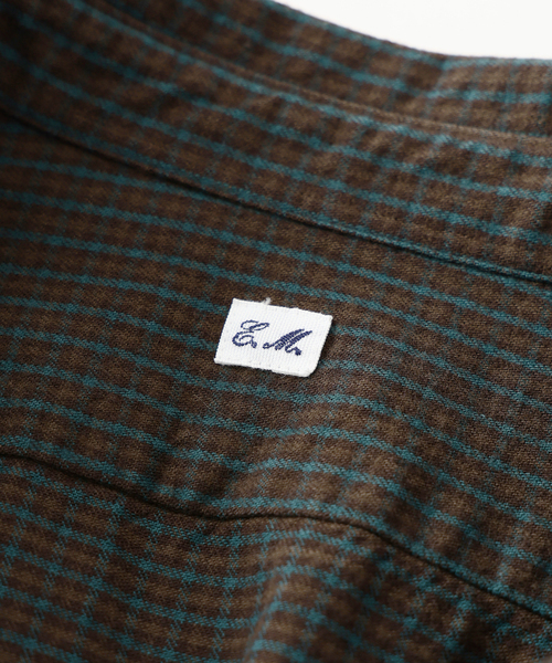 EDIFICE（エディフィス）の「ETS.MATERIAUX(マテリオ) チェック フレンチ ワーク シャツ（シャツ/ブラウス・メンズ・ベージュ/ブラウン・3/2）」の4枚目の写真