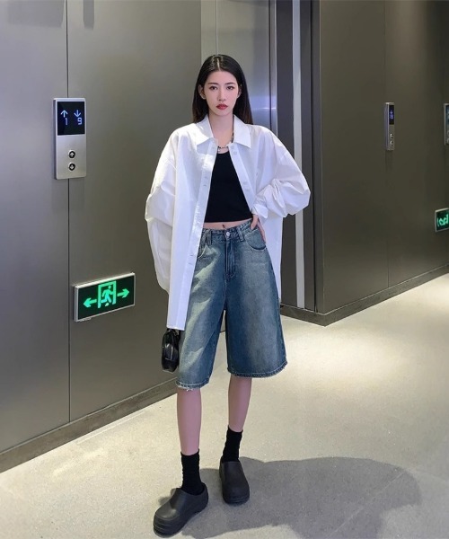 Ritzy(リッツィー)の「クロップド 半端丈 バギー デニムパンツ(デニムパンツ・レディース・ブルー・S/M/L)」の2枚目の写真