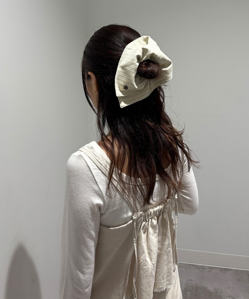 ISOOK / アイスー】チャーム付きスクエアシュシュ / ストライプ