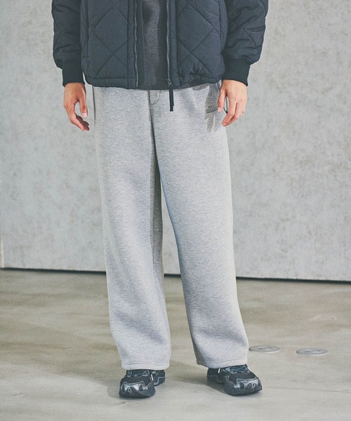 BAYFLOW（ベイフロー）の「【ストレッチ・軽量】ビッグクッションパンツ[セットアップ可]（スウェットパンツ・メンズ・ブラック/グレー・MEDIUM/LARGE）」の2枚目の写真