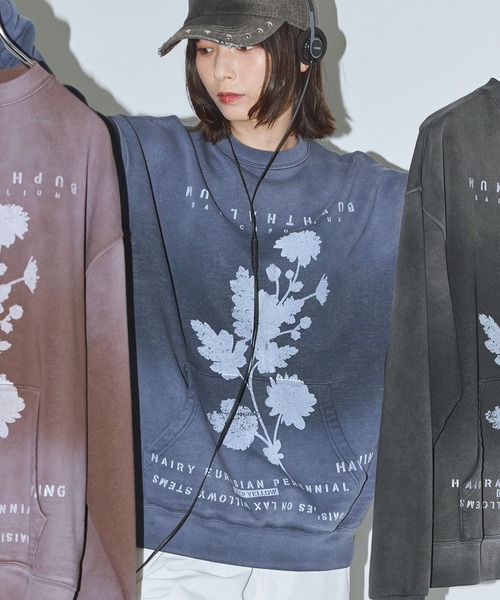 Anchor Smith(アンカー スミス)の「ヴィンテージライク スプレー加工 フラワーグラフィックプリント裏起毛スウェット(スウェット・レディース・ブラウン/ネイビー/ブラック・M/L)」の3枚目の写真