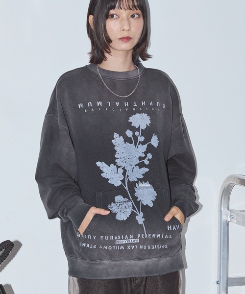 Anchor Smith(アンカー スミス)の「ヴィンテージライク スプレー加工 フラワーグラフィックプリント裏起毛スウェット(スウェット・レディース・ブラウン/ネイビー/ブラック・M/L)」の4枚目の写真