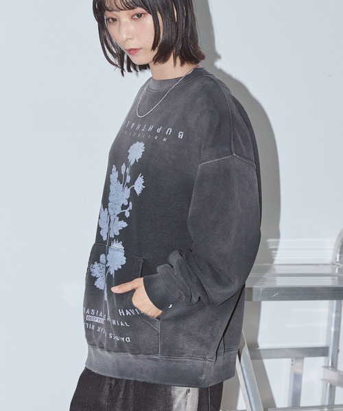 Anchor Smith(アンカー スミス)の「ヴィンテージライク スプレー加工 フラワーグラフィックプリント裏起毛スウェット(スウェット・レディース・ブラウン/ネイビー/ブラック・M/L)」の6枚目の写真