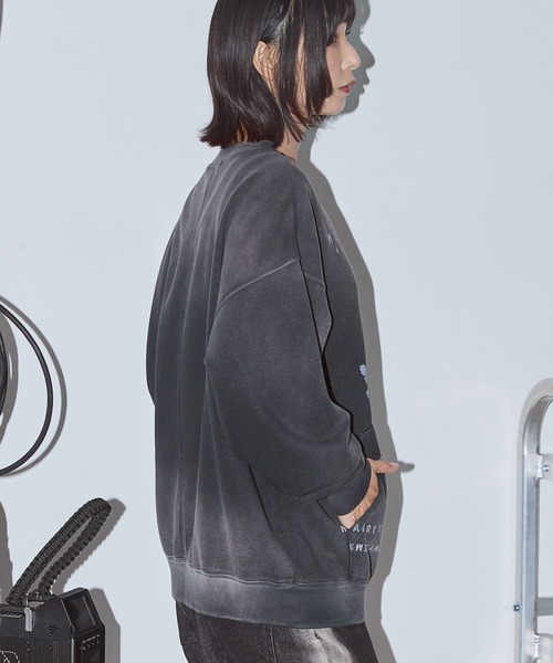 Anchor Smith(アンカー スミス)の「ヴィンテージライク スプレー加工 フラワーグラフィックプリント裏起毛スウェット(スウェット・レディース・ブラウン/ネイビー/ブラック・M/L)」の7枚目の写真