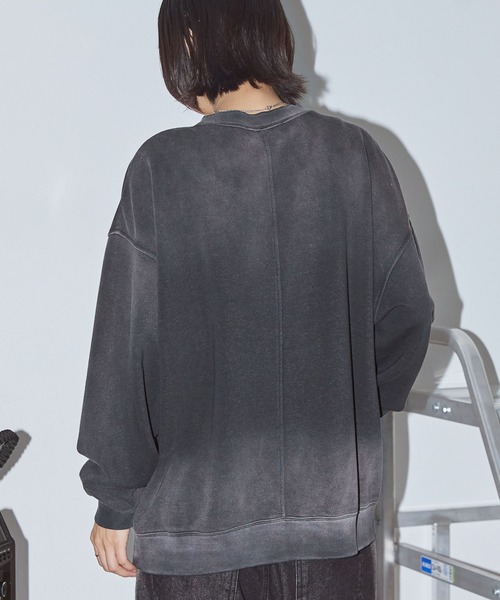 Anchor Smith(アンカー スミス)の「ヴィンテージライク スプレー加工 フラワーグラフィックプリント裏起毛スウェット(スウェット・レディース・ブラウン/ネイビー/ブラック・M/L)」の8枚目の写真