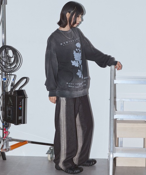 Anchor Smith(アンカー スミス)の「ヴィンテージライク スプレー加工 フラワーグラフィックプリント裏起毛スウェット(スウェット・レディース・ブラウン/ネイビー/ブラック・M/L)」の11枚目の写真