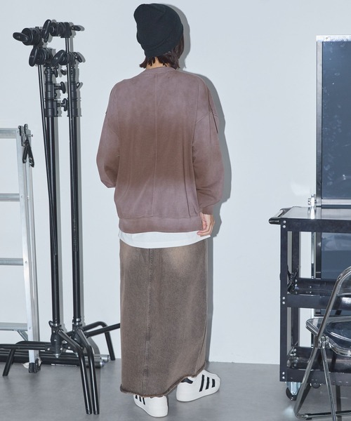Anchor Smith(アンカー スミス)の「ヴィンテージライク スプレー加工 フラワーグラフィックプリント裏起毛スウェット(スウェット・レディース・ブラウン/ネイビー/ブラック・M/L)」の21枚目の写真