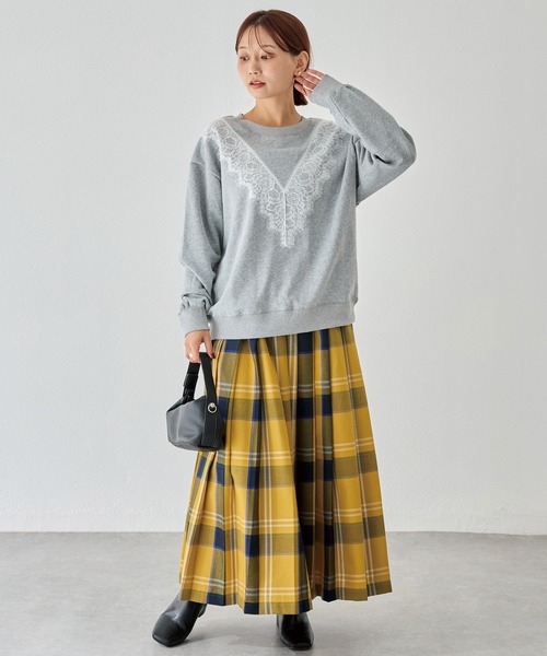 LAVEANGE(ラビアンジェ)の「レース配色スウェットプルオーバー│ースで差がつく大人トップス/上品見え/大人カジュアル/洗える(スウェット・レディース・グレー/ベージュ・5L/4L/3L/LL/M)」の20枚目の写真