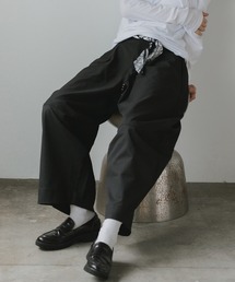 AO2 | ベルト付きバレルレッグパンツ(スラックス)