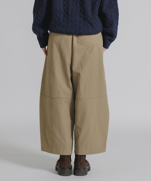 AO2（アオズ）の「ベルト付きバレルレッグパンツ（スラックス・レディース・ネイビー/ベージュ/ホワイト/ブラック・FREE）」の11枚目の写真