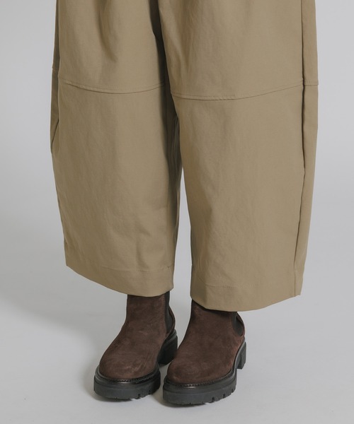 AO2（アオズ）の「ベルト付きバレルレッグパンツ（スラックス・レディース・ネイビー/ベージュ/ホワイト/ブラック・FREE）」の6枚目の写真