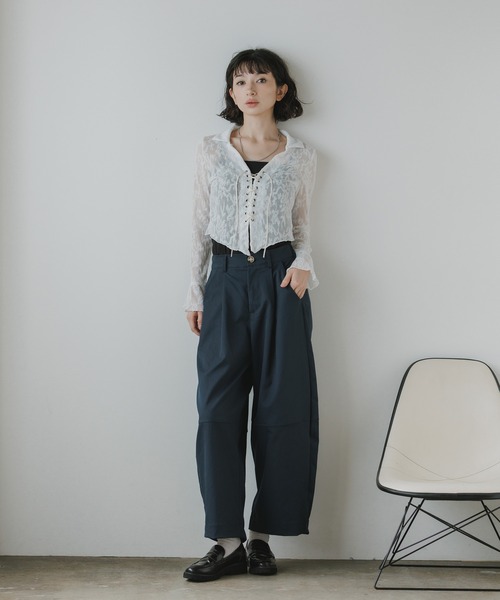 AO2（アオズ）の「ベルト付きバレルレッグパンツ（スラックス・レディース・ネイビー/ベージュ/ホワイト/ブラック・FREE）」の18枚目の写真