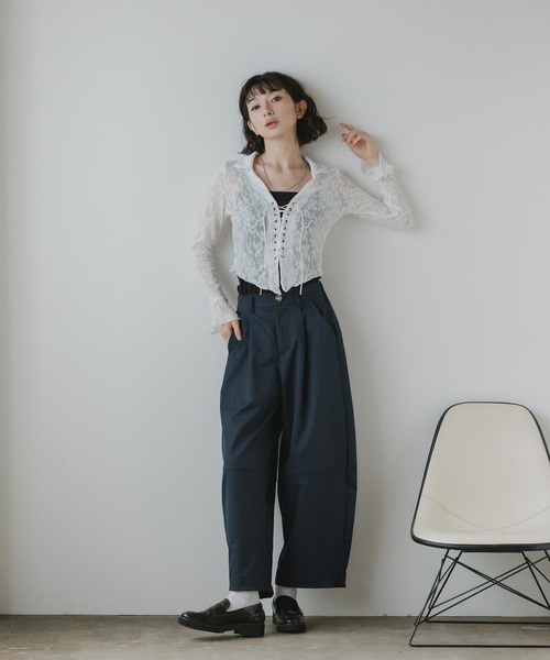 AO2（アオズ）の「ベルト付きバレルレッグパンツ（スラックス・レディース・ネイビー/ベージュ/ホワイト/ブラック・FREE）」の16枚目の写真