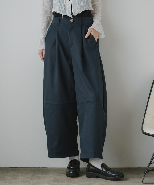 AO2（アオズ）の「ベルト付きバレルレッグパンツ（スラックス・レディース・ネイビー/ベージュ/ホワイト/ブラック・FREE）」の21枚目の写真