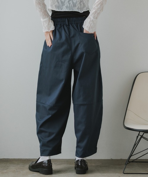 AO2（アオズ）の「ベルト付きバレルレッグパンツ（スラックス・レディース・ネイビー/ベージュ/ホワイト/ブラック・FREE）」の19枚目の写真