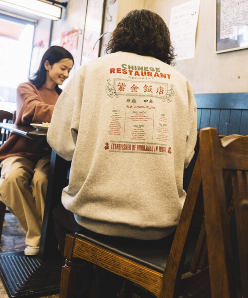 FREAK'S STORE(フリークスストア)の「限定展開 紫金飯店×FREAK'S STORE 別注 ビッグシルエット バックプリント クルーネック スウェット / チャイナデザイン(スウェット・メンズ・ピンク/グレー/チャコールグレー・SMALL/MEDIUM/LARGE)」の10枚目の写真