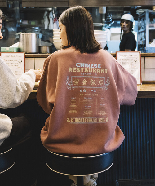 FREAK'S STORE(フリークスストア)の「限定展開 紫金飯店×FREAK'S STORE 別注 ビッグシルエット バックプリント クルーネック スウェット / チャイナデザイン(スウェット・メンズ・ピンク/グレー/チャコールグレー・SMALL/MEDIUM/LARGE)」の13枚目の写真