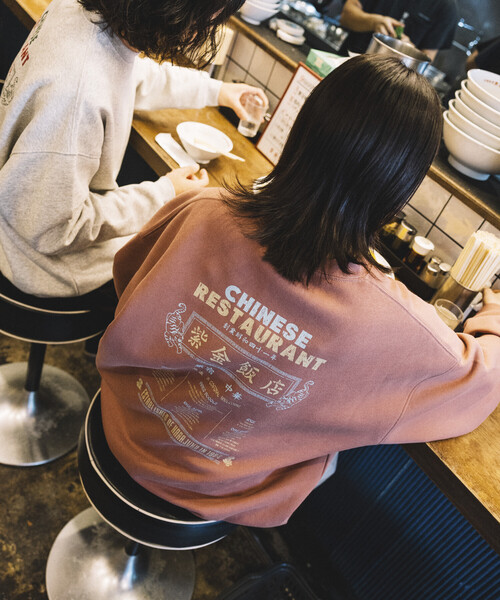 FREAK'S STORE(フリークスストア)の「限定展開 紫金飯店×FREAK'S STORE 別注 ビッグシルエット バックプリント クルーネック スウェット / チャイナデザイン(スウェット・メンズ・ピンク/グレー/チャコールグレー・SMALL/MEDIUM/LARGE)」の20枚目の写真