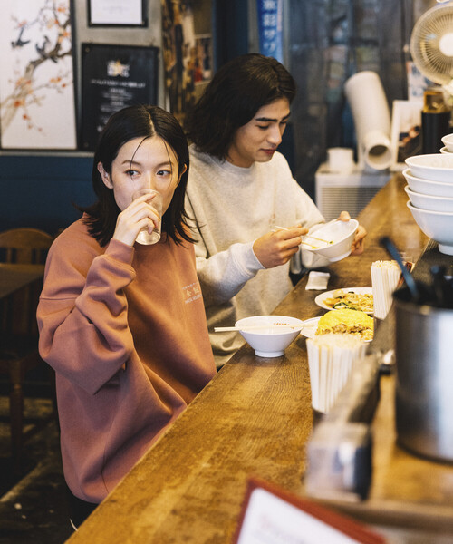 FREAK'S STORE(フリークスストア)の「限定展開 紫金飯店×FREAK'S STORE 別注 ビッグシルエット バックプリント クルーネック スウェット / チャイナデザイン(スウェット・メンズ・ピンク/グレー/チャコールグレー・SMALL/MEDIUM/LARGE)」の19枚目の写真