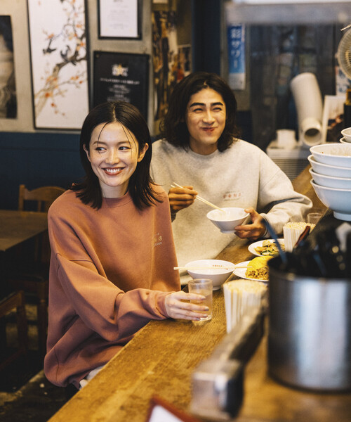 FREAK'S STORE(フリークスストア)の「限定展開 紫金飯店×FREAK'S STORE 別注 ビッグシルエット バックプリント クルーネック スウェット / チャイナデザイン(スウェット・メンズ・ピンク/グレー/チャコールグレー・SMALL/MEDIUM/LARGE)」の21枚目の写真