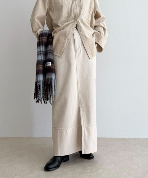 fredy emue(フレディエミュ)の「ロールアップデニムロングスカート(デニムスカート・レディース・キナリ/ブラック/インディゴブルー・マルチサイズ)」の2枚目の写真