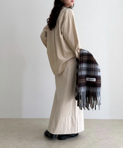 fredy emue(フレディエミュ)の「ロールアップデニムロングスカート(デニムスカート・レディース・キナリ/ブラック/インディゴブルー・マルチサイズ)」の6枚目の写真