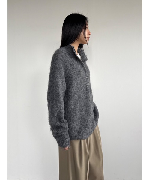 Didot.showroom（ディドット ショールーム）の「ヘアリーオープンカラーニット（ニット/セーター・レディース・ブラック/アイボリー/チャコール・FREE）」の16枚目の写真