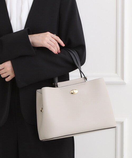 SHOO・LA・RUE（シューラルー）の「【セレモニー/2WAY】フロント金具トートバッグ（トートバッグ・レディース・グレー系4/ブラック/アイボリー・00）」の21枚目の写真