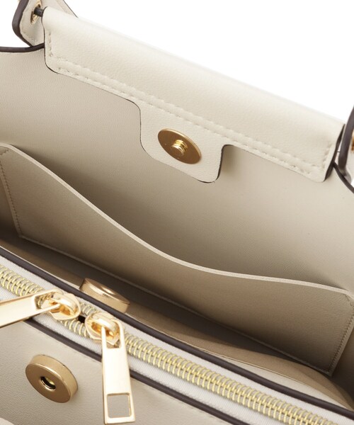 SHOO・LA・RUE（シューラルー）の「【セレモニー/2WAY】フロント金具トートバッグ（トートバッグ・レディース・グレー系4/ブラック/アイボリー・00）」の8枚目の写真