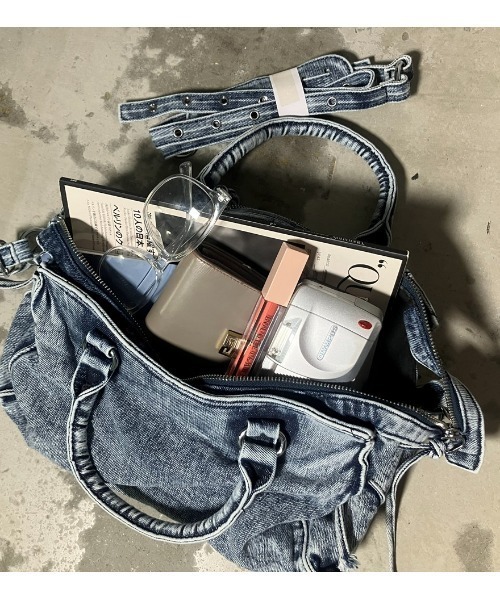 .KOM(ドットコム)の「A'GEM/9 × .kom 『.KOM/ドットケーオーエム』 Washed Denim Handbag/ウォッシュデニム ハンドバッグ(ハンドバッグ・レディース・ブルー/ブラック・FREE)」の8枚目の写真