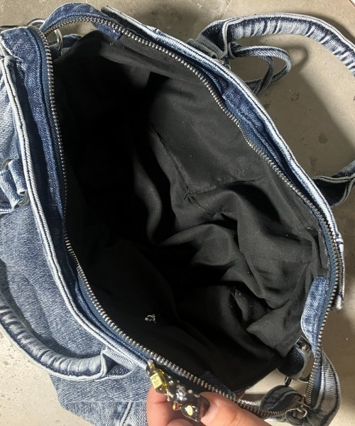 .KOM(ドットコム)の「A'GEM/9 × .kom 『.KOM/ドットケーオーエム』 Washed Denim Handbag/ウォッシュデニム ハンドバッグ(ハンドバッグ・レディース・ブルー/ブラック・FREE)」の9枚目の写真