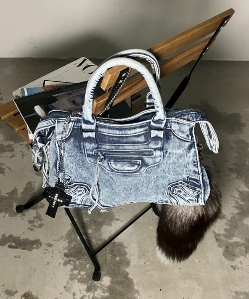 .KOM(ドットコム)の「A'GEM/9 × .kom 『.KOM/ドットケーオーエム』 Washed Denim Handbag/ウォッシュデニム ハンドバッグ(ハンドバッグ・レディース・ブルー/ブラック・FREE)」の7枚目の写真