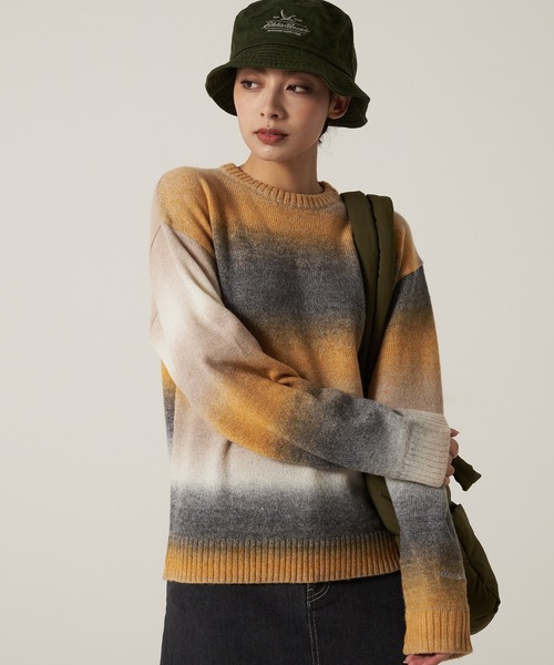 Eddie Bauer（エディーバウアー）の「オンブレ ニットセーター（ニット/セーター・レディース・ブルー系/レッド系/オレンジ系・M/L/XL/S）」の3枚目の写真