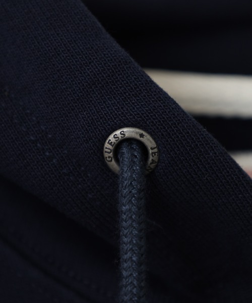 GUESS JEANS（ゲスジーンズ）の「GUESS JEANS GJ HOOD OS 3D EMBRO SCRIPT LOGO SWEAT ゲス プルオーバースウェットフーディ（パーカー・メンズ・ネイビー/アイボリー・L/S/M）」の8枚目の写真